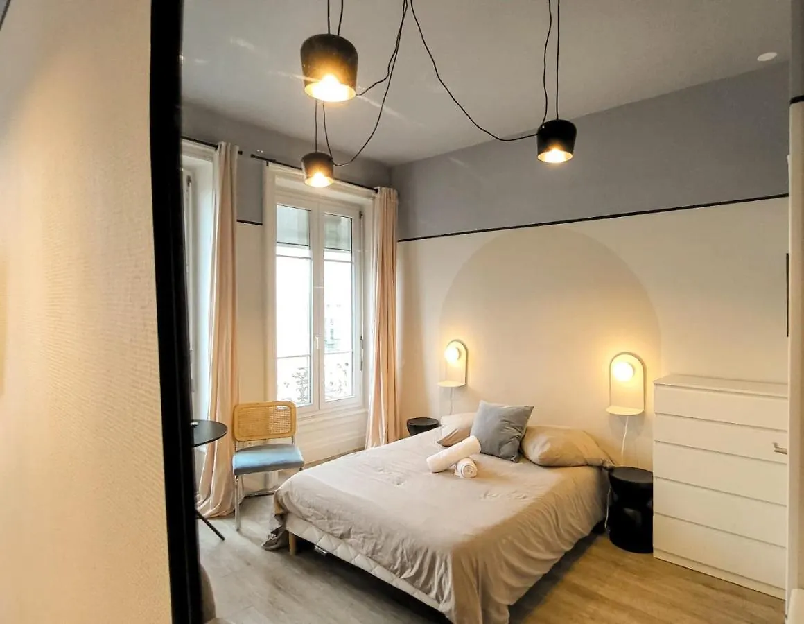 Suite Oxymore Lyon 0*,