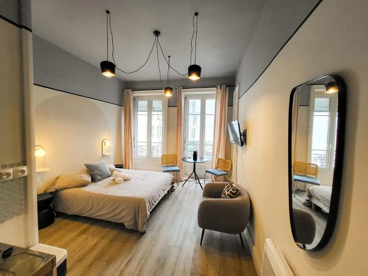 Suite Oxymore Lyon 0*,